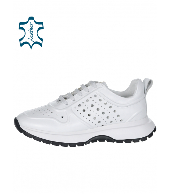 MISSQ 2412 márkájú fehér perforált tornacipő