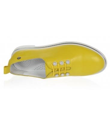 Sárga bőr elegáns cipő gyöngyökkel D-741