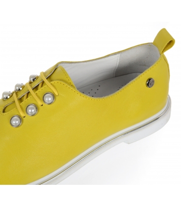 Sárga bőr elegáns cipő gyöngyökkel D-741