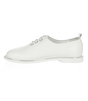 Fehér bőr elegáns cipő gyöngyökkel D-741