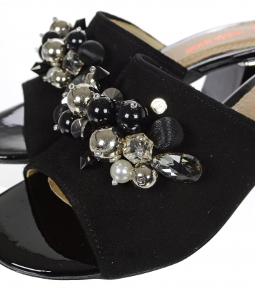 Fekete magassarkú bőrpapucs gyöngyökkel fekete sarokkal DSL2108-1976