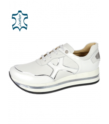 Fehér-ezüst tornacipő mintával KARLA taplon DTE3300