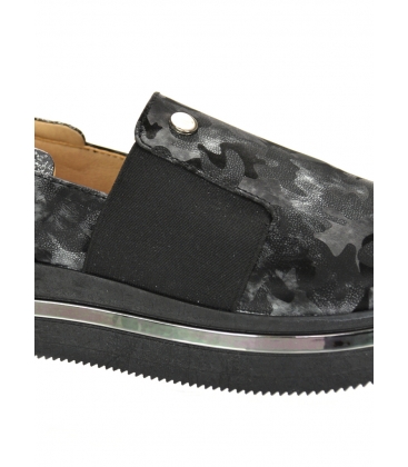 Fekete-szürke álcázott cipők a KARLA talpán DTE3064