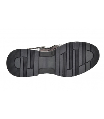 Fekete cipők sima lakkbőrrel és bordó álcázott mintával a talpán TAMIRA K894