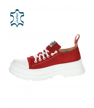 Szálcsiszolt bőrből készült piros színű tornacipő magas sporttalpon AGA 7147
