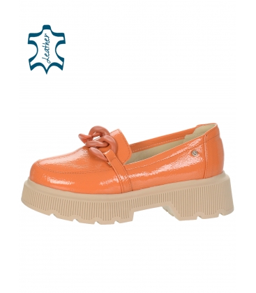 Narancssárga lakkozott alacsony cipő narancssárga lánccal DBA2331