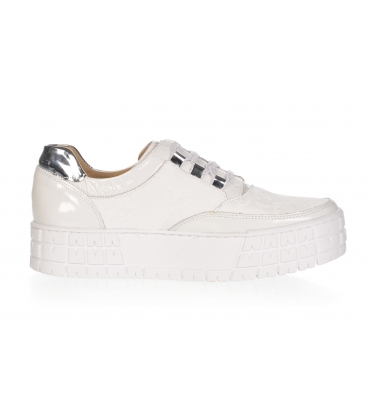 Fehér-ezüst bőr tornacipő finom mintával a talpán HANZA DTE2118