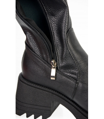 Fekete kényelmes csizma DKO2356 elasztikus szárival