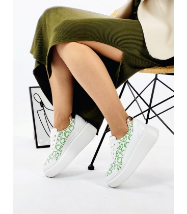 Fehér kényelmes tornacipő zöld OL logóval a talpán ML DBA2367