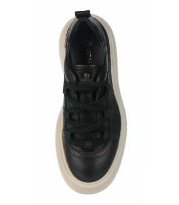 Fekete bőr tornacipő bézs színű talpon DTE N1020